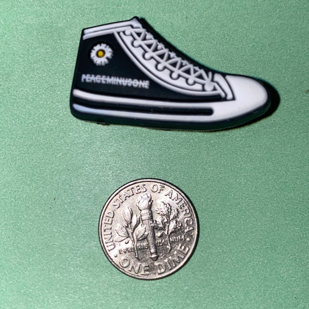 (10 for $15) Nike White & Black PEACEMINUSONE w/ Daisy Tennis Crocs Charms